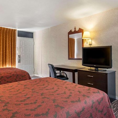Rodeway Inn Clearwater-Largo Bagian luar foto