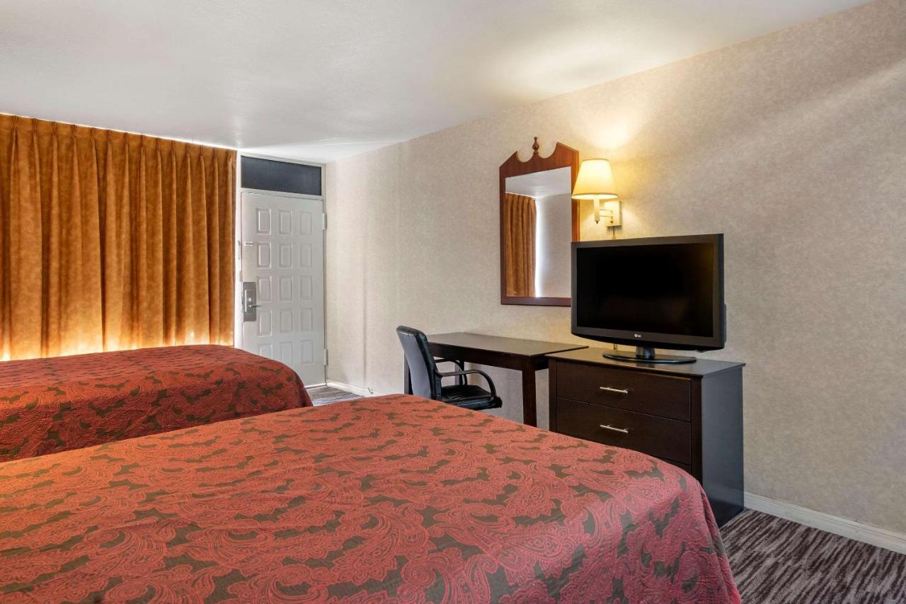 Rodeway Inn Clearwater-Largo Bagian luar foto