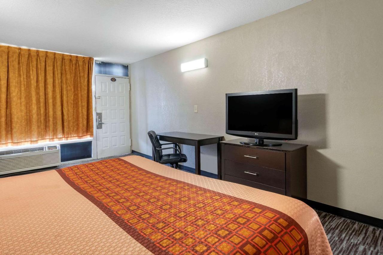 Rodeway Inn Clearwater-Largo Bagian luar foto
