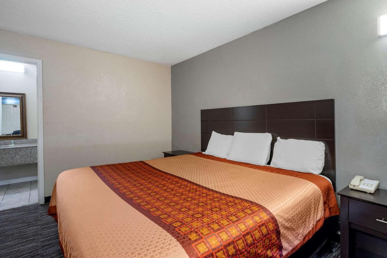 Rodeway Inn Clearwater-Largo Bagian luar foto