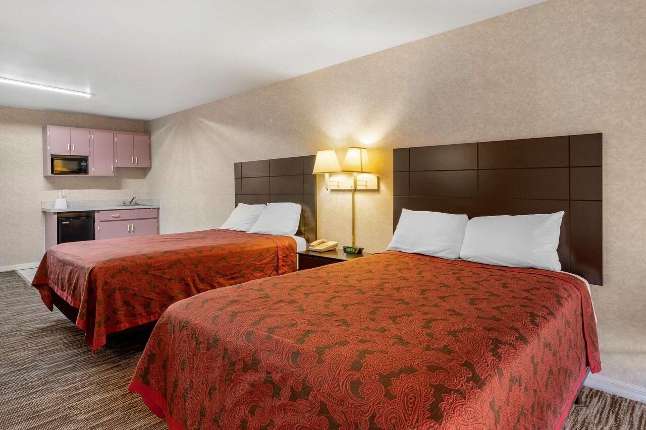 Rodeway Inn Clearwater-Largo Bagian luar foto