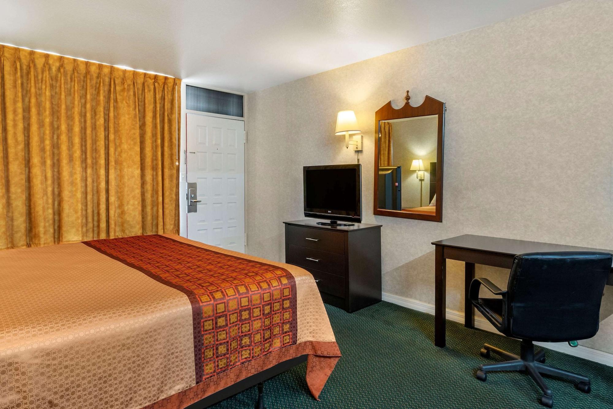 Rodeway Inn Clearwater-Largo Bagian luar foto