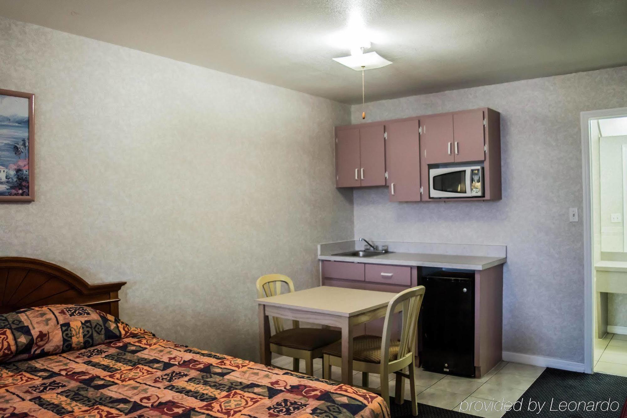 Rodeway Inn Clearwater-Largo Bagian luar foto
