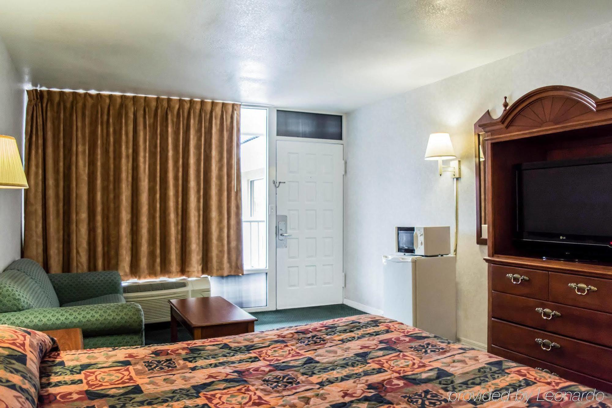 Rodeway Inn Clearwater-Largo Bagian luar foto
